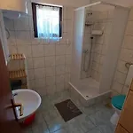 Kreso شقة