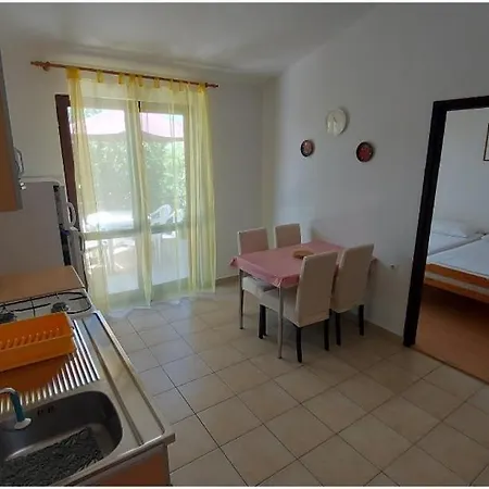 Kreso Apartment *