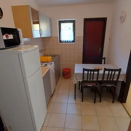Kreso Apartment *